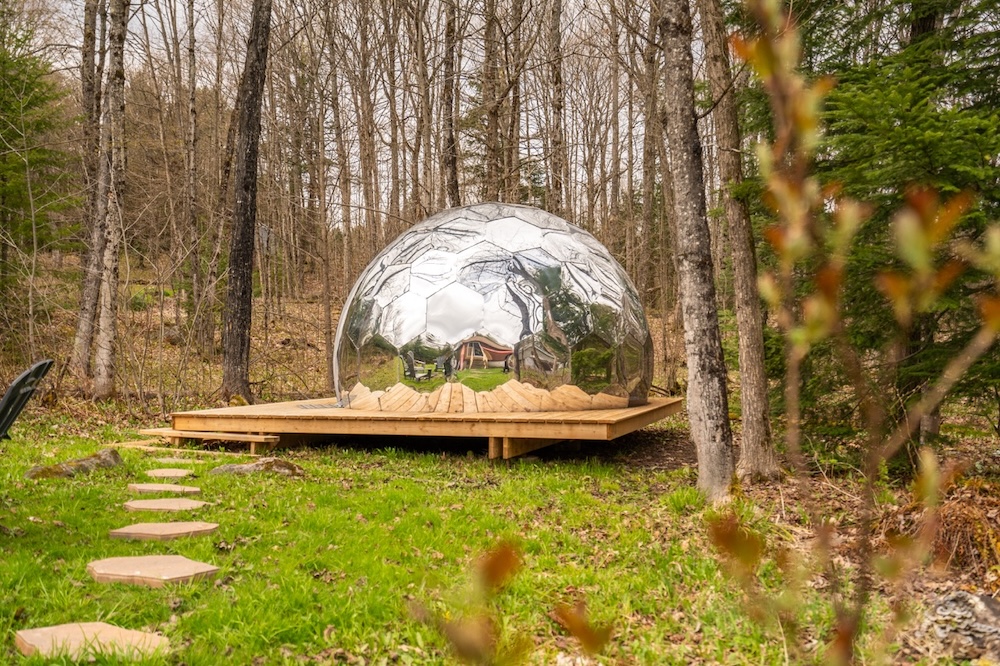 Mirror glamping pod design
